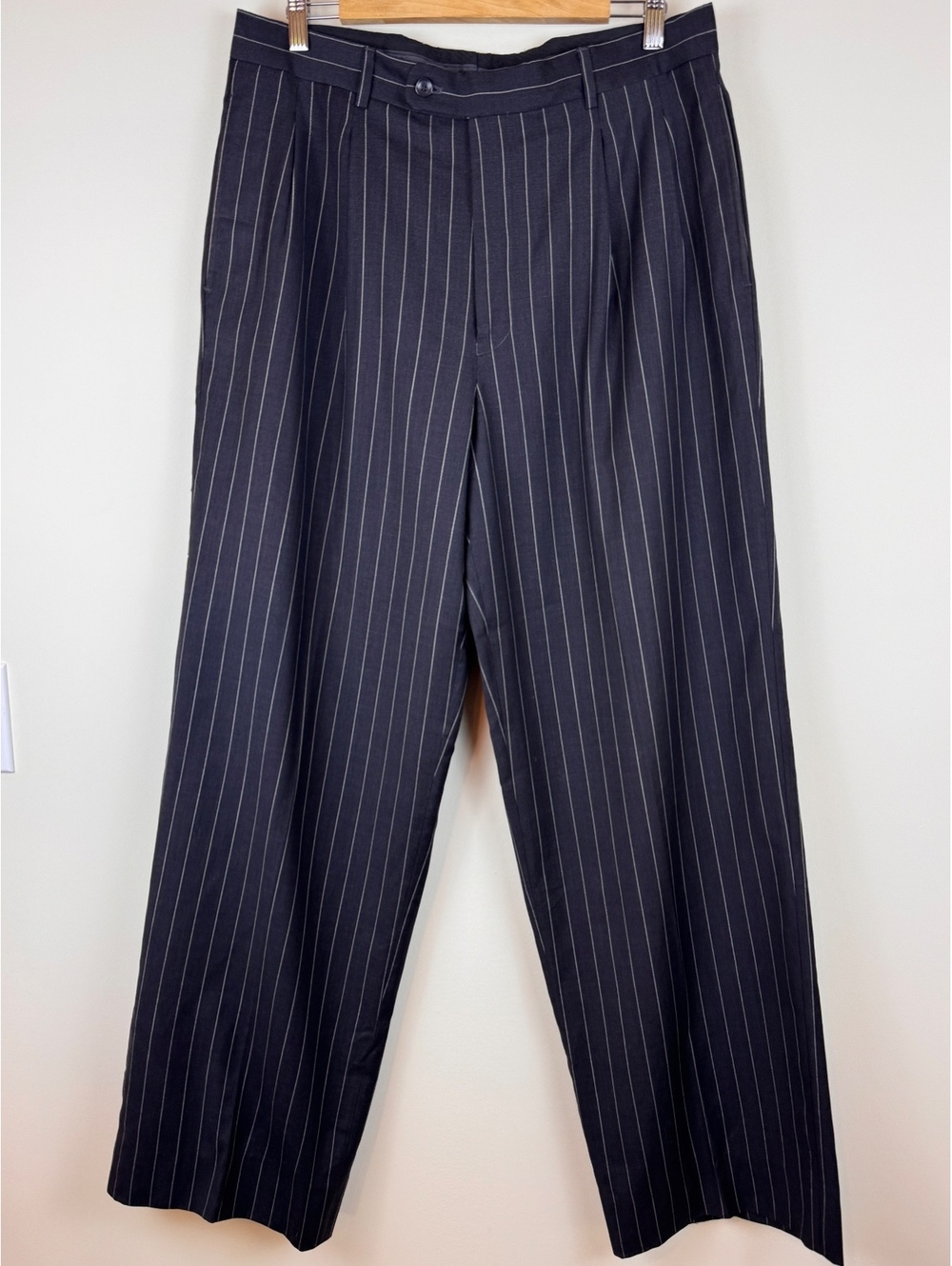 Mantoni Super 140’s Virgin Wool Men’s Pinstripe Pleated Dress Pants 36 Navy
